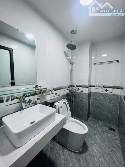 NHỈNH 14TỶ - NHÀ PHÂN LÔ CỰC ĐẸP Ở CỔ NHUẾ, 55m 6T, MT 4m, NGÕ RỘNG KINH DOANH OTO VÀO NHÀ - 5