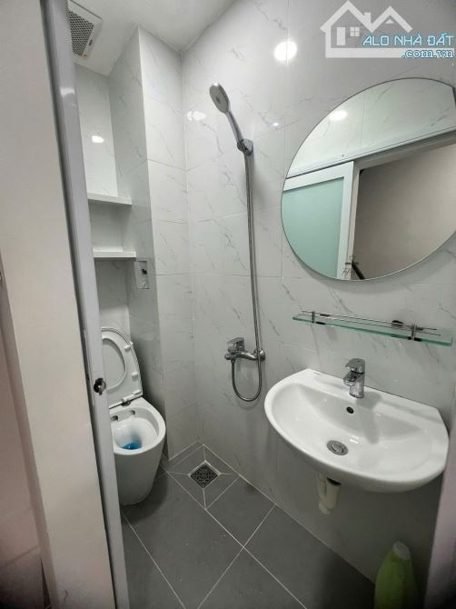 NHÀ 2PN - 2 WC CHO THUÊ QUẬN 10 FUL NT - 13TR/THÁNG - 5