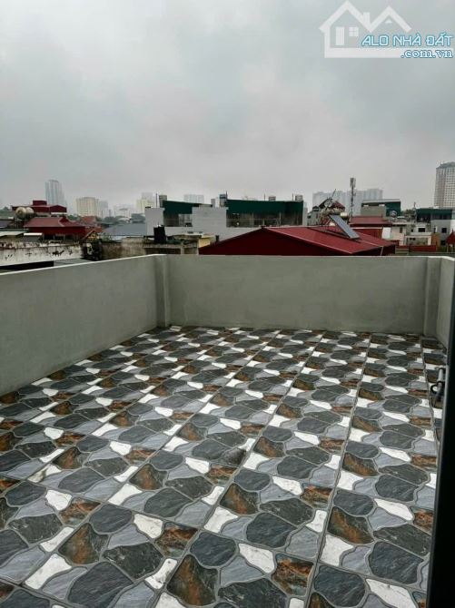NHÀ MỚI CẠNH CHỢ KIẾN HƯNG - Ô TÔ GẦN - RỘNG 32M 5 TẦNG - GIÁ HƠN 5 TỶ XÍU - 6