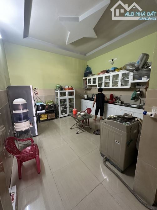 Bán nhà đẹp 3 lầu giá rẻ Q8, diện tích lớn 100m2[4m × 25m] xe hơi vào nhà, SHR hiện hữu - 6