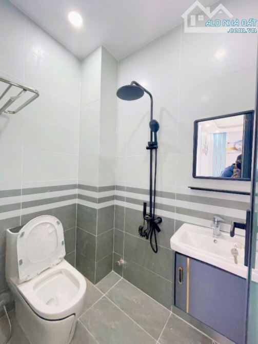 BÁN NHÀ CHDV 3 TẤM TẠI Q4 MỚI ĐẸP 10PN 11WC GIÁ 8TỈ799 KHU DÂN CƯ 2 MẶT TIỀN HÀNG NGON - 6
