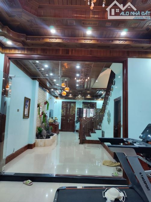 Bán nhà liền kề nguyễn VĂN LỘC vew hồ 2 mặt tiền kinh doanh dt 80 5 tầng - 6