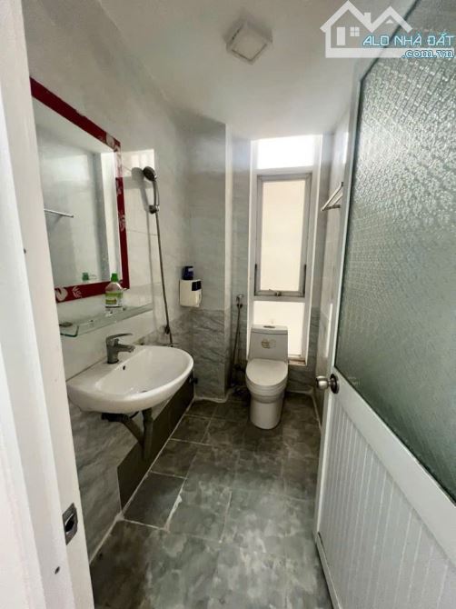 BÁN NHÀ QUẬN 9,SIÊU PHẨM 4TẦNG DT55M,NGAY LÃ XUÂN OAI,XE HƠI NGỦ TRONG NHÀ,CHỈ NHỈNH 6TỶ - 6