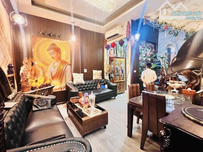 CẦU GIẤY - NHÀ 6 TẦNG, 30/35M2 - NGÕ THÔNG GẦN MẶT PHỐ - SỔ ĐỎ CHÍNH CHỦ - GIÁ 8.3 TỶ - 7