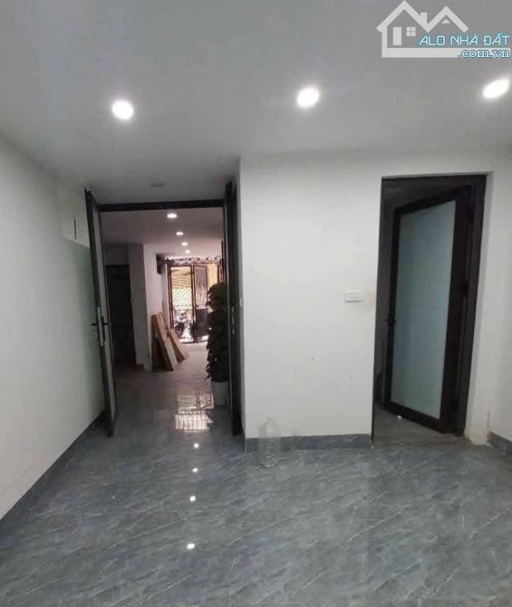 KIM MÃ - BA ĐÌNH - PHÂN LÔ Ô TÔ TRÁNH - NGÕ THÔNG -  2 MẶT TIỀN TRƯỚC SAU - THANG MÁY - 7
