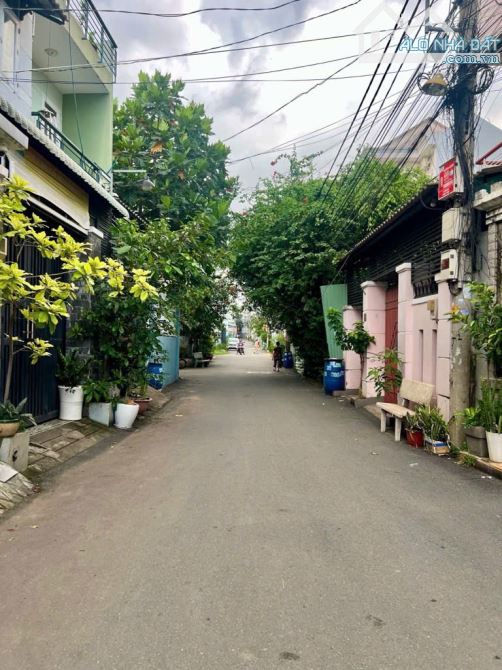 BÁN NHÀ QUẬN 9,SIÊU PHẨM 4TẦNG DT55M,NGAY LÃ XUÂN OAI,XE HƠI NGỦ TRONG NHÀ,CHỈ NHỈNH 6TỶ - 7