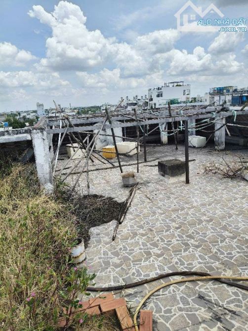Chính chủ Lô góc, Thạnh Xuân 33, 13m x16m, xe hơi ngủ trong nhà, 3 Tầng BTCT , Nhỉnh 12 ỷ - 8