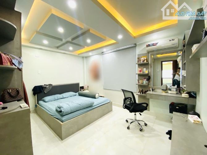 Q7 HXH 4.6x16M 4 TẦNG NHÀ ĐẸP KẾ BÊN PHÚ MỸ HƯNG 7 CHỖ ĐỖ CỬA GẦN MẶT TIỀN 7.xT - 8