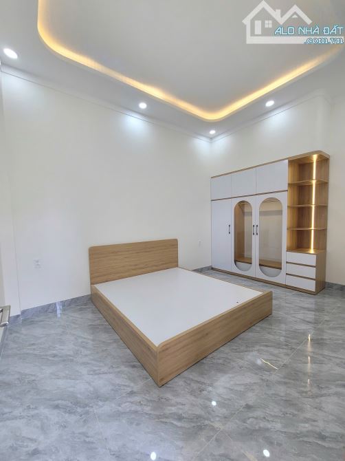 nhà 1 trệt 1 lầu 61,2m2 3ty5 TL góc 2MT cách đường Hoàng Minh Chánh 100m p.Hóa An - 8