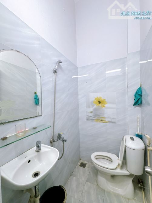 Ngộp bank 7 tỷ cần bán gấp. Lê Hồng Phong. Q10. Nhà 4 tầng còn mới. 5PN. ST. - 8