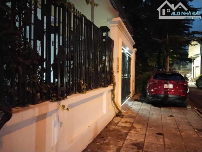 BÁN BIỆT THƯ KĐT THÀNH PHỐ GIAO LƯU, 2 MẶT THOÁNG,  VỈA HÈ RỘNG, Ô TÔ TRÁNH, SỔ VUÔNG VẮN
