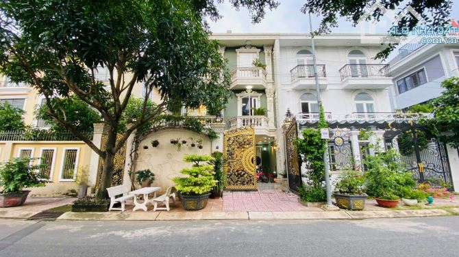Bán nhà biệt thự kdc xây dựng 5 đường Liên Phường Quận 9 gần chợ Phước Bình (180m2) 24 tỷ