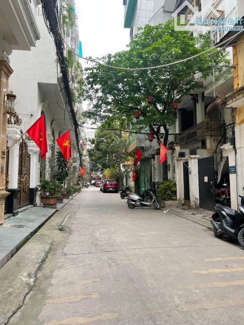 BÁN NHÀ PHỐ TÂN MAI- HOÀNG MAI DT90M*5 TẦNG* GIÁ 24.5 TỶ. PHÂN Ô VỈA HÈ OTO TRÁNH.