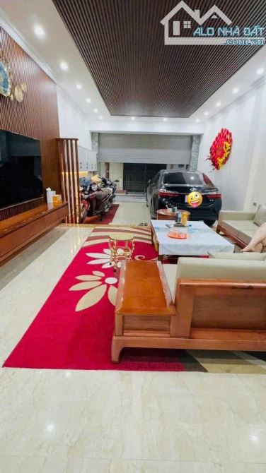 SIÊU PHẨM PHÂN LÔ 59 LÁNG HẠ ÔTÔ VÀO NHÀ CÓ THANG MÁY 6T 66M2 NỘI THẤT CAO CẤP Ở, CHO THUÊ
