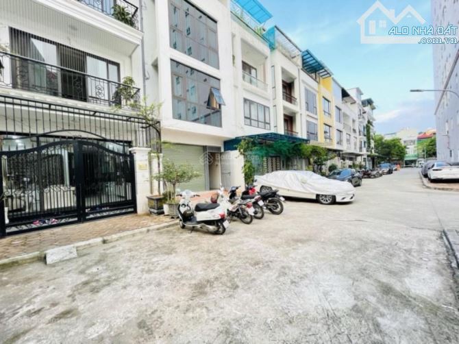 Nhà 4 tầng ở Bùi Xương Trạch, phân lô cán bộ, vỉa hè, ô tô đỗ cửa ngày đêm,ở sướng, KD VP