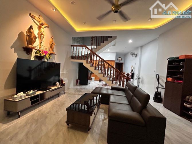 Bán nhà 1 trệt 1 lầu hẻm ô tô shr thổ cư gần giáo xứ Thuận Hoà, Biên Hoà