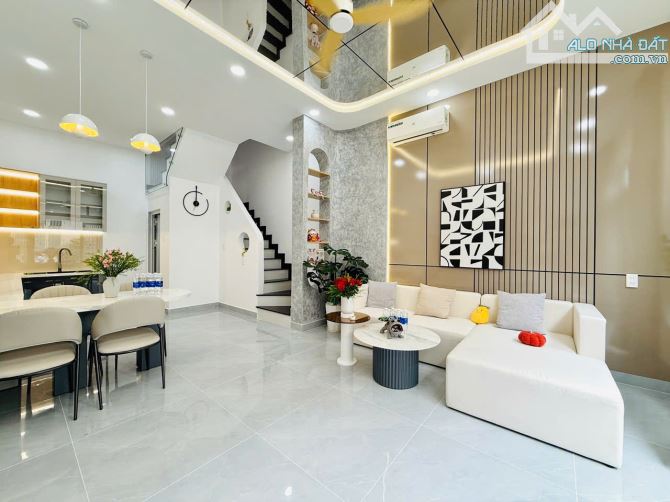 Nhà 4TẦNG (ngang 4,5m x10m) 3PHÒNG NGỦ FULL NỘI THẤT NGAY EMART CHỈ NHỈNH 5TỶ