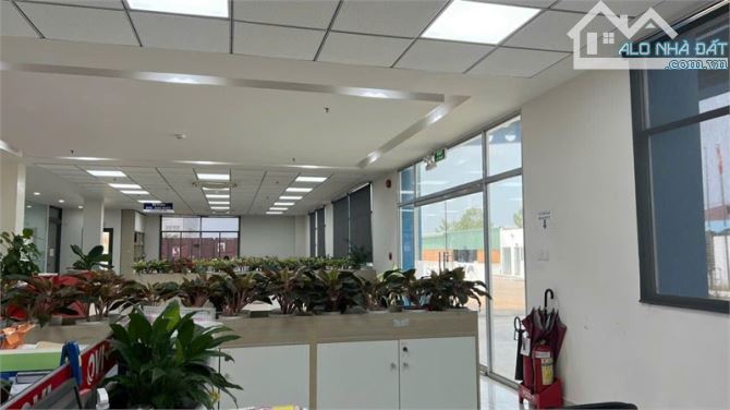 XT463 cho thuê kho ngoại quan, trống kho bàn giao lưu hàng liền. vị trí thuận lợi