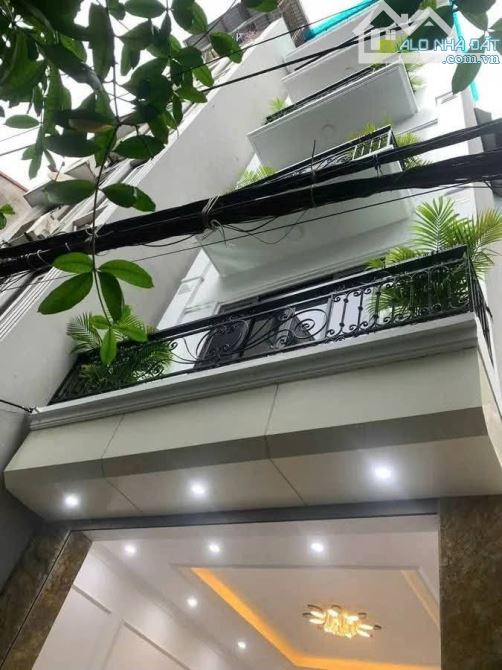 QUÁ HIẾM! PHỐ GIÁP BÁT, 6 TẦNG THANG MÁY  FULL NỘI THẤT, NGÕ RỘNG, TIỆN ÍCH ĐẦY ĐỦ