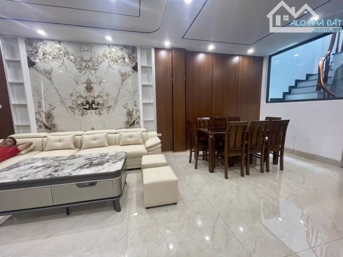 Nhà đẹp trung tâm Thanh Xuân, kinh doanh, thang máy, 45m2x6t, ô tô đỗ cửa, chỉ 13 tỉ