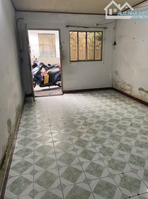 Bán nhà đường Lê Đại Hành, Khu đối diện sân vận động Phú Thọ, DT: 4,1mx20m, DTCN: 93m2