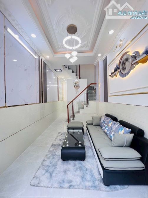 📌 Nhà 3 tầng đẹp, hẻm xe hơi tránh nhau, SHR, giá chỉ 2.15 tỷ