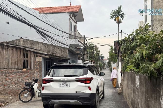 Bán mảnh đất thôn 3 Vạn Phúc, Thanh Trì, 135m2, đường thông, ô tô tránh