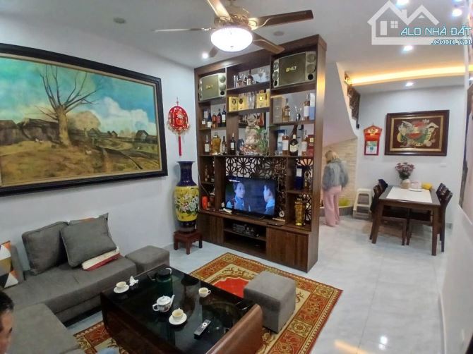 NHÀ ĐẸP TÔN ĐỨC THẮNG CẦN BÁN GẤP NHÀ LO GÓC GẦN OTO SỔ VUÔNG ĐẸP AN SINH ĐỈNH CAO.
