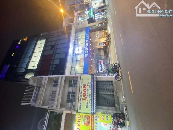 43 tỷ! Bán MT Đ. Nguyễn Hữu Cầu Q1 - 4.5*17m - 4 tầng.
