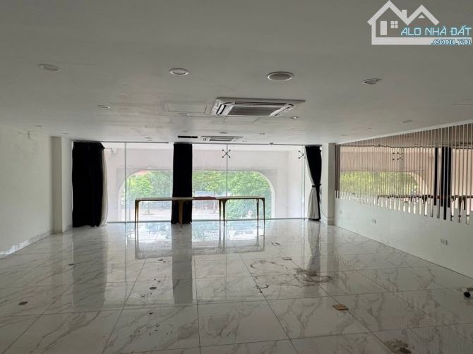 Bán Toà Văn Phòng Quận Cầu Giấy 135m2, 10 tầng thông sàn, mt 8m - Giá chào 90 tỷ