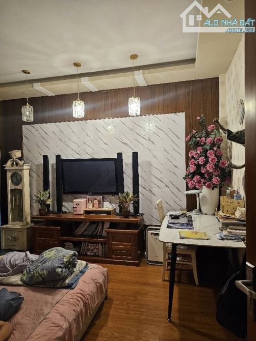 BÁN NHÀ ĐẸP Ớ NGAY- TRUNG TÂM CẦU GIẤY - FULL NỘI THẤT CHỈ VIỆC XÁCH VALY VỀ Ở