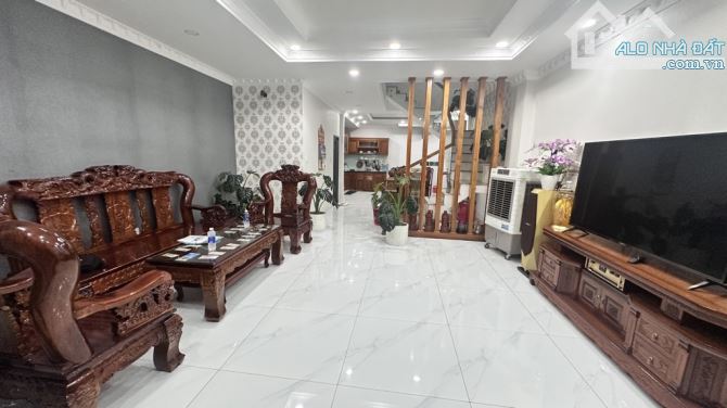 Nhà 2 tầng FULL NỘI THẤT Mặt tiền đường HT13 phường HT Q12, dt 87,9m2 (5,3mx19m) Đường 12m