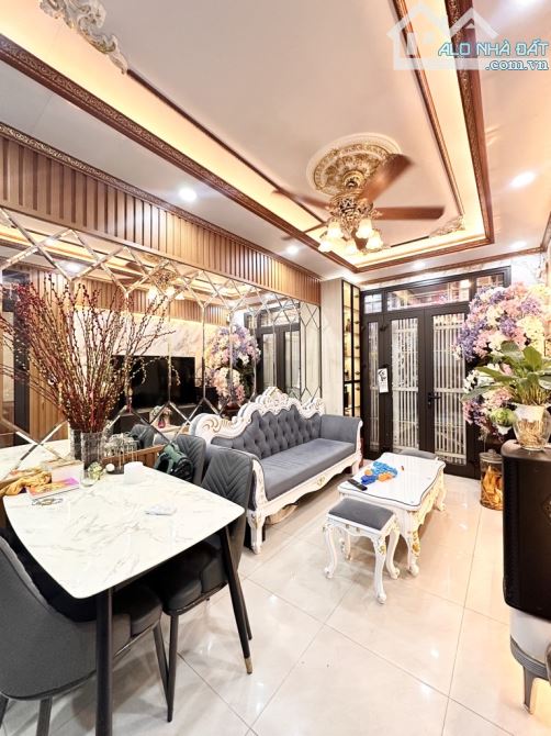 Trần Duy Hưng - Căn Góc -35M x 5 Tầng - MT 4m - NGõ Nông - Nhỉnh 8 TỶ.