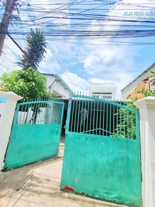 Gấp ! Cứu chủ Căn nhà 1 trệt 1 lầu ( 102m2 SHR ) ở Đ. Hà Văn Lao , Củ Chi giá chỉ 900tr
