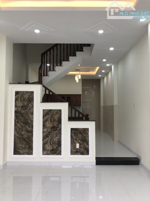Nhà 3 tầng kiên cố ở ngay hẻm 520 Quốc lộ 13 HBP Thủ Đức giá chỉ 6,97 tỷ