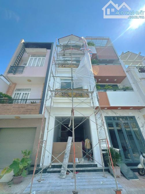 bán căn nhà 4 tầng mặt tiền đường nguyễn văn trỗi, 4 phòng ngủ, hướng đông bắc,