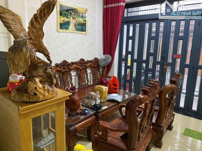 Bán nhà mới ở ngay khu phân lô đồng bộ hẻm 520 Quốc lộ 13 HBP Thủ Đức giá 8 tỷ TL