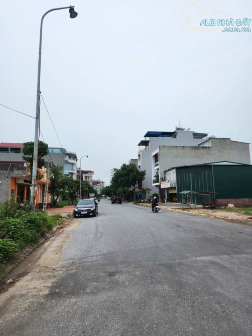 Bán cặp Góc trục chính Tiên Xá dt 238m mt 14m hướng tb giá 21 tỷ