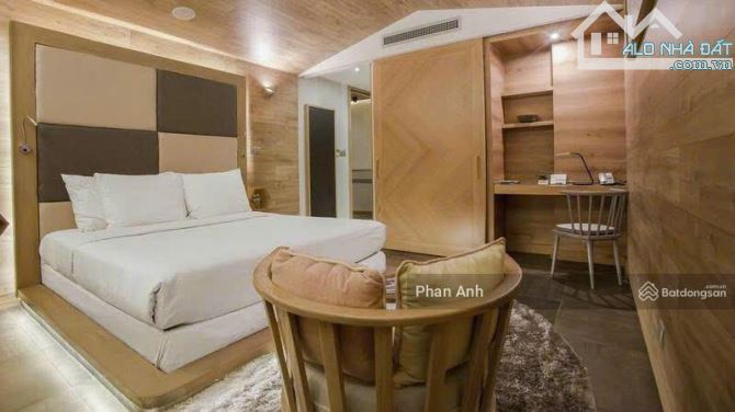 Chính chủ kẹt tiền bán gấp nhà MT đường  Phan Xích Long 4x16m - Hầm 4 tầng ST 27,5 tỷ