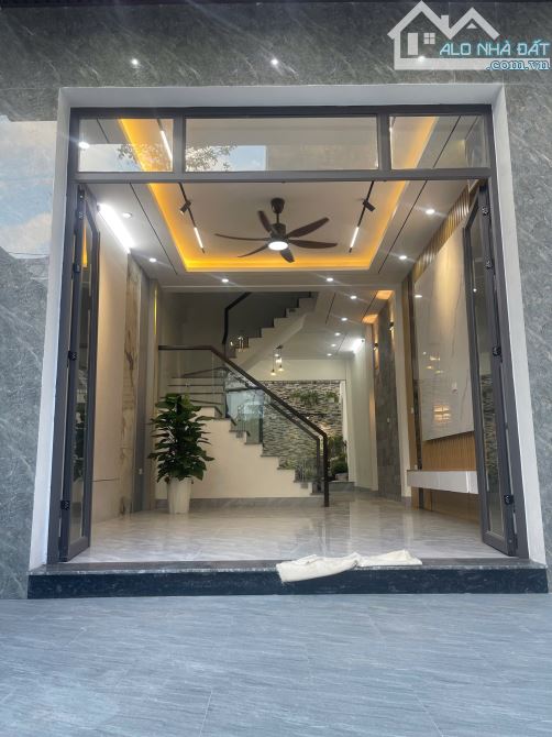 Bán nhà trong ngõ đường Xuân Trình sau 1 nhà mặt đường
