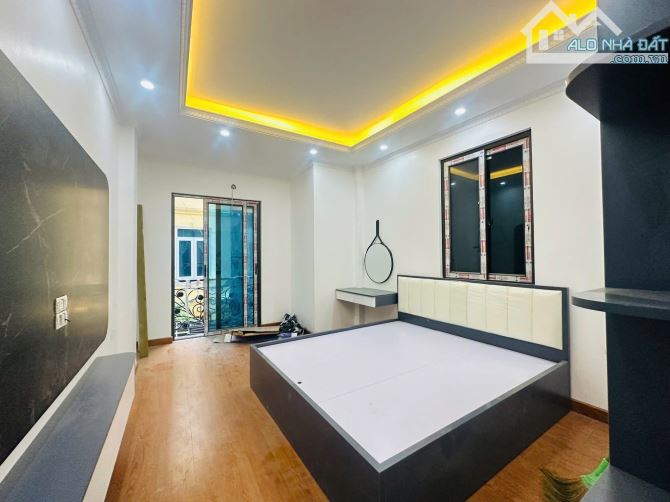 bán nhà 5 tầng Thang Máy phố nguyễn Ngọc Vũ 50 m giá 9.1 tỷ