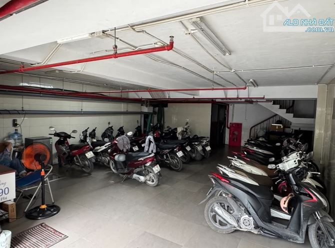 Bán tòa nhà VP mặt phố Trần Vĩ, gần chợ Đồng Xa, 10 tầng thang máy, vỉa hè thênh thang