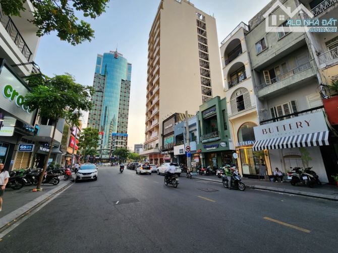 Bán gấp siêu vị trí 3 mặt tiền đường Lê Duẩn, Quận 1, dt: 9x27m 5 tầng 12.000$/th