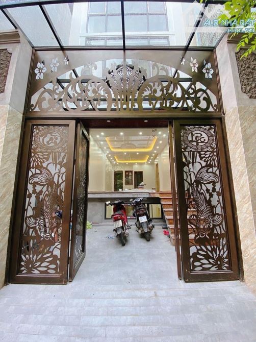 Trần Khát Chân 68m² – 5 Tầng Mới – Thang Máy – 2 Mặt Thoáng –  Giá 13 Tỷ