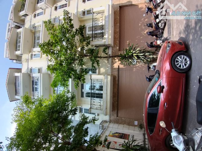 Bán nhà phân lô Cầu Diễn, 60m2 xây 6 tầng, 2 mặt tiền, thoáng đẹp