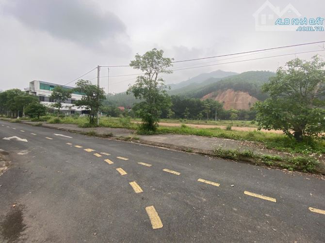 BÁN LÔ GÓC 400M² TT YÊN LẬP – 2 MẶT TIỀN – ĐƯỜNG RỘNG – KD TUYỆT VỜI