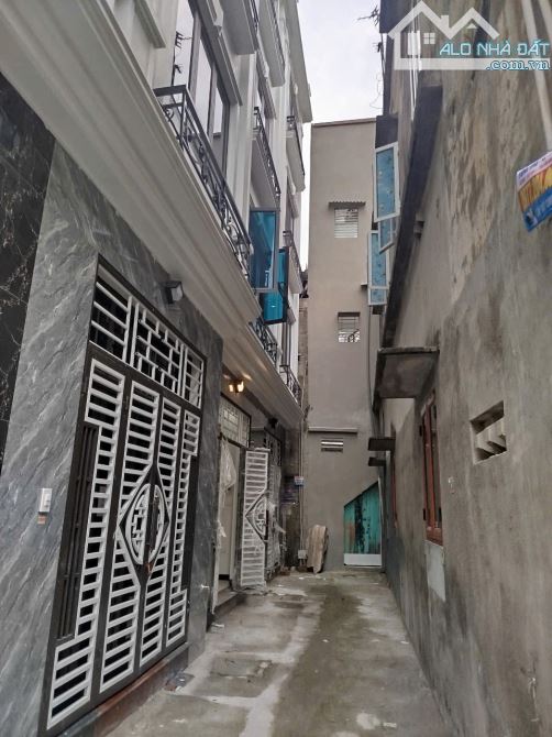 NHÀ 5 T 35M2, NỘI THẤT , PHỐ XỐM, GẦN ĐẠI HỌC ĐẠI NAM