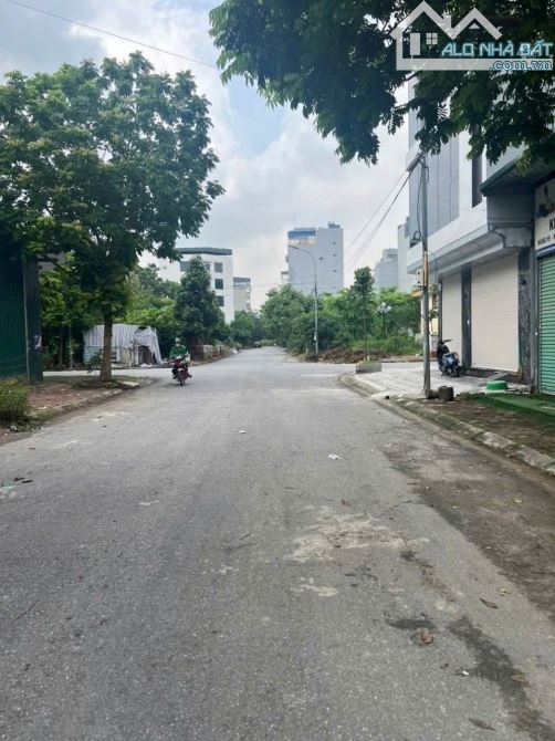 Bán gấp! Dương Nội, Hà Đông DT 100m2, MT 8m, ô tô tránh, vỉa hè, nhỉnh 28 tỷ