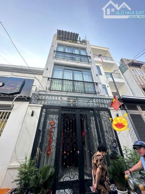 BÁN NHÀ 4 TẤM MỚI ĐẸP QUẬN 4 HẺM XE HƠI 8M VI VU 3PN GIÁ 8TỈ KHU DÂN CƯ DT 4,5*9