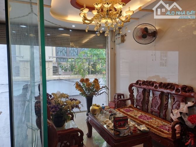 Long Biên - Đàm Quang Trung_NHÀ ĐẸP 52m - 5 Tầng _ NHÀ DÂN TỰ XÂY - 4 NGỦ - NGÕ NÔNG